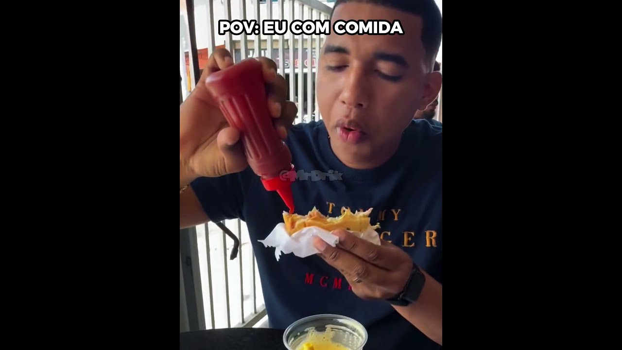o ketchup caindo todo KKKKKKK 😋 #engraçado #humor #comida