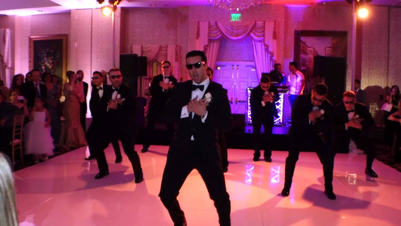 An EPIC SURPRISE w Less Screaming AN AMAZING Choreographed Wedding Dance