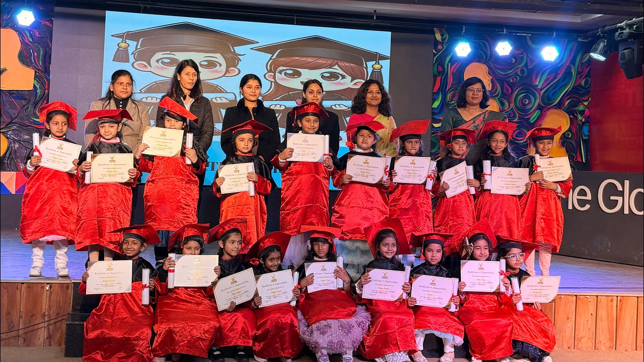 My daughter 👩‍🎓 Graduated from kindergarten.