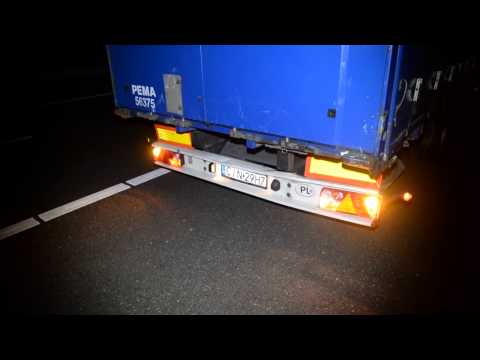 Busje rijdt achterop vrachtauto A73 25-3-2015