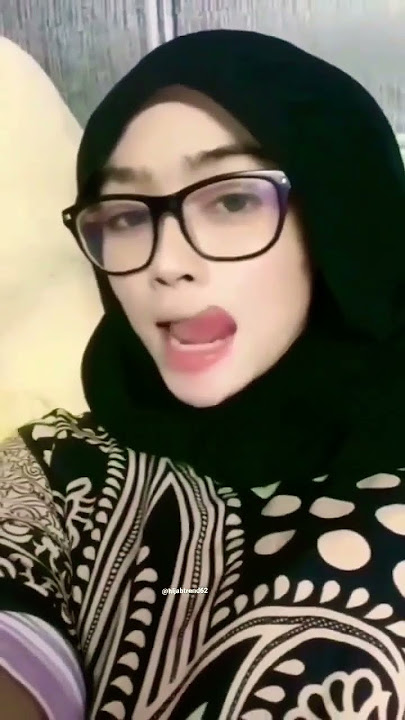 Lidah ular sangat menarik Ular !! JILBAB TIKTOK CIPOK