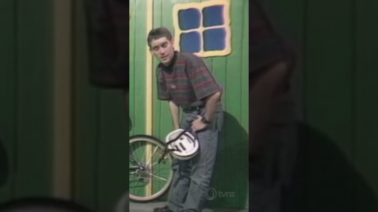 The Son of a Gunn Show - Thingee's eye falls out