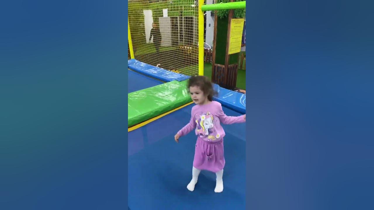 Дети на батуте Игроленд