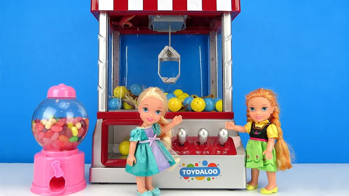 Claw Machine ! Elsa and Anna toddlers win prizes -...