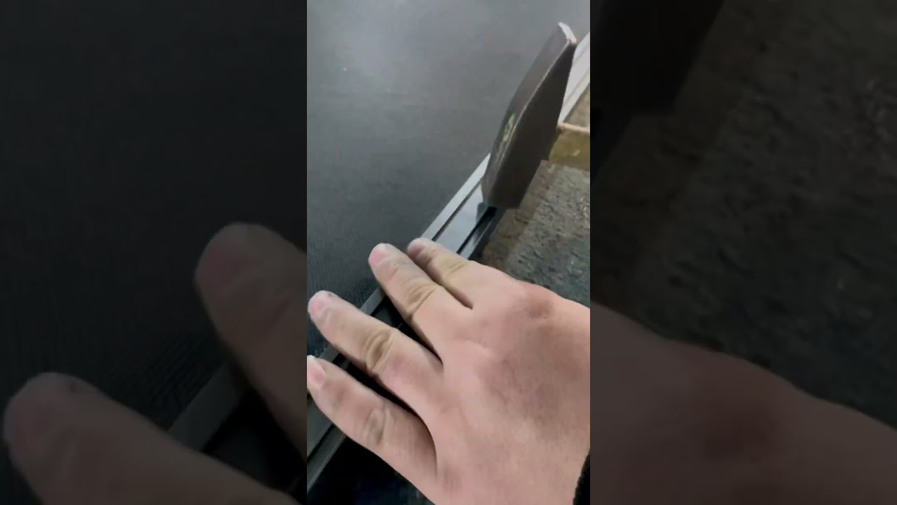 Frameless Pocket Locked Diamond Screen Window # Johnny Door and Window Protective System