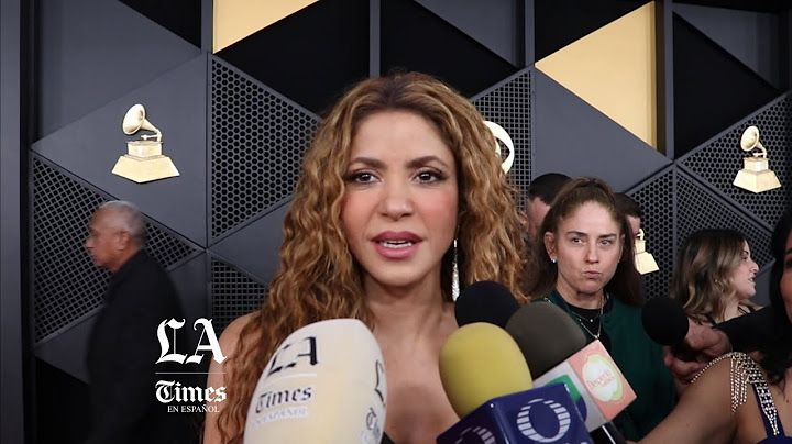 Shakira en la alfombra roja de los Grammy