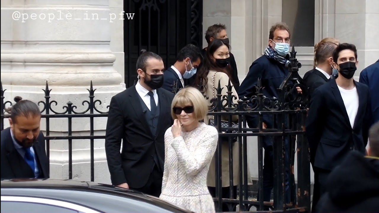 Anna Wintour attends the Chanel Spring/Summer 2022 show as part of News  Photo - Getty Images