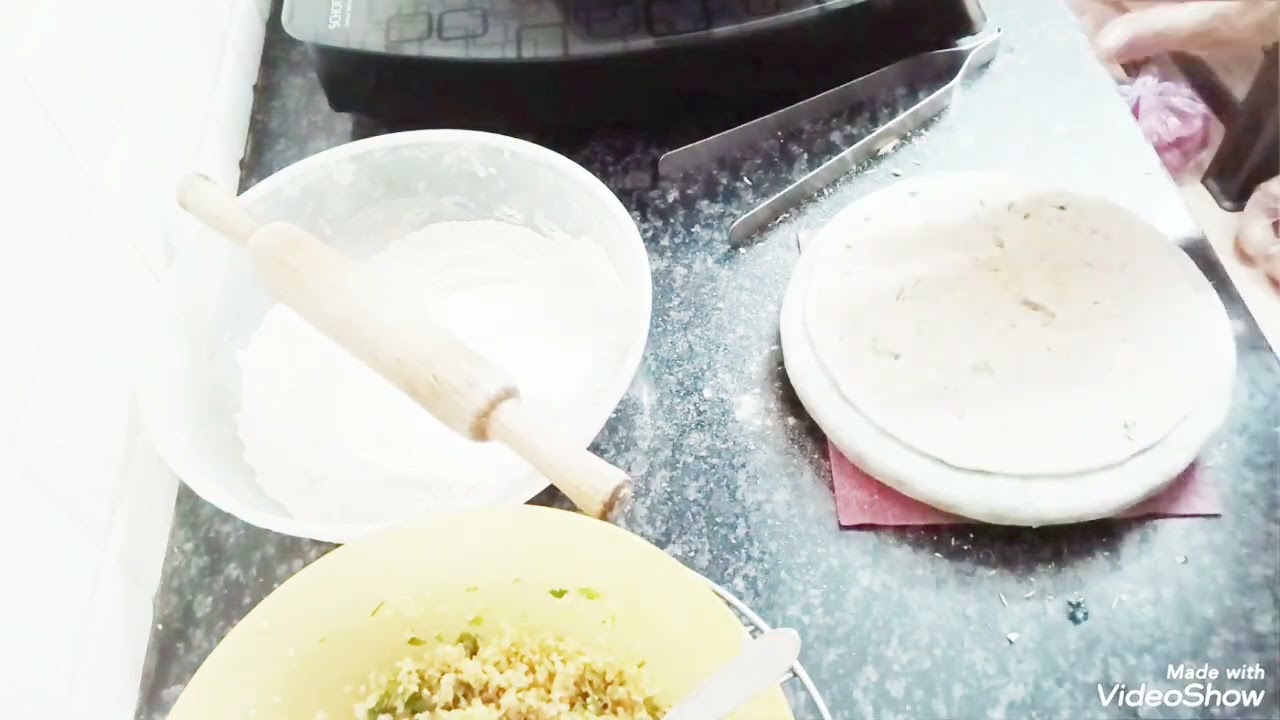 आज मैंने गोभी के पराठे और गरमा गरम चाय तैयार की है 😊