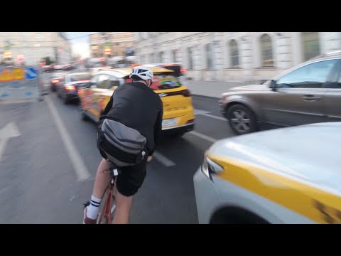 Отмороженный фиксер играет в кегли пешеходами