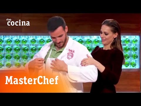 MasterChef Celebrity 2: Eva pone la chaqueta de finalista a Saúl #Final | RTVE Cocina - MasterChef Celebrity 2: Eva pone la chaqueta de finalista a Saúl #Final | RTVE Cocina