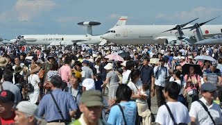 横田基地日米友好祭　オスプレイなど航空機ずらり
