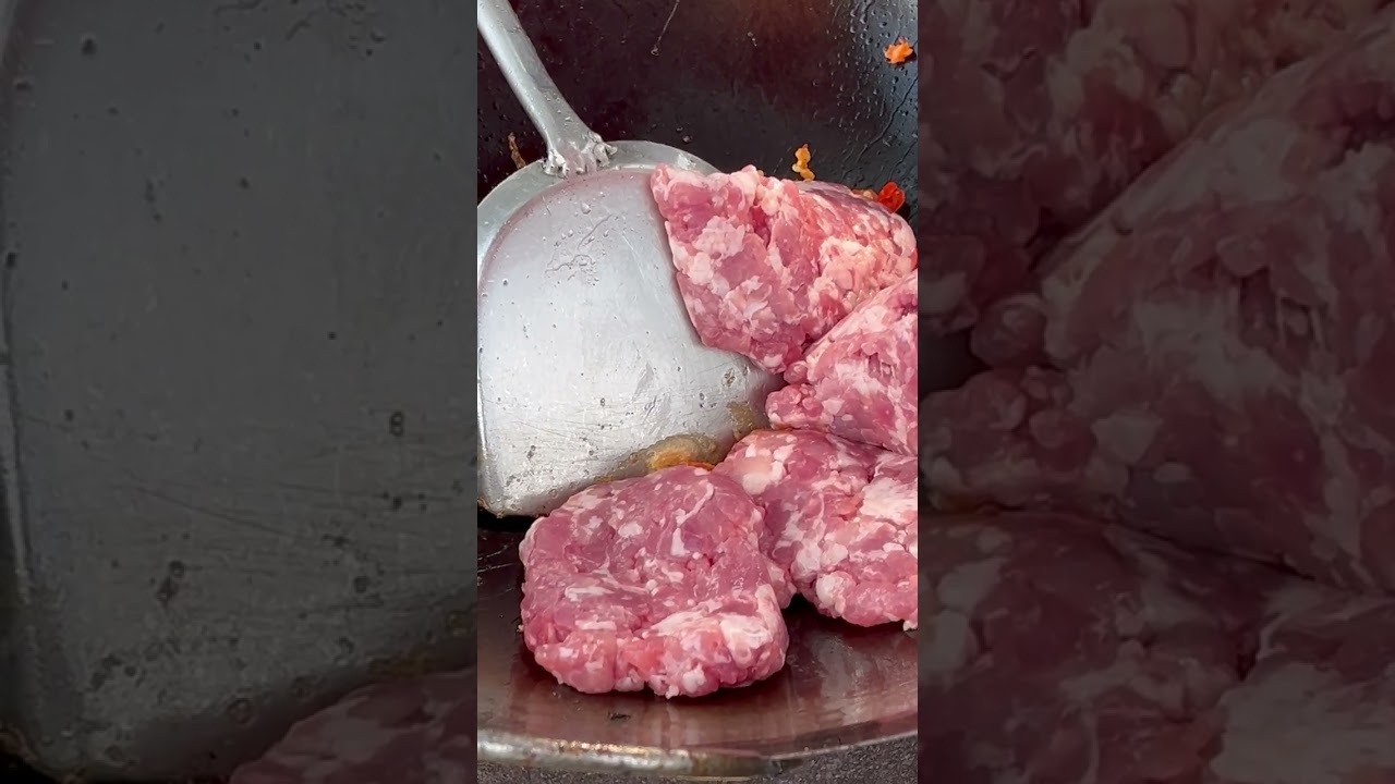 ร้านตาหมีราดหน้าผัดซีอิ๋วอร่อยอร่อยและตามสั่งขายอยู่ในวัดสายชลณรังษีบ้านใหม่ฉะเชิงเทรา