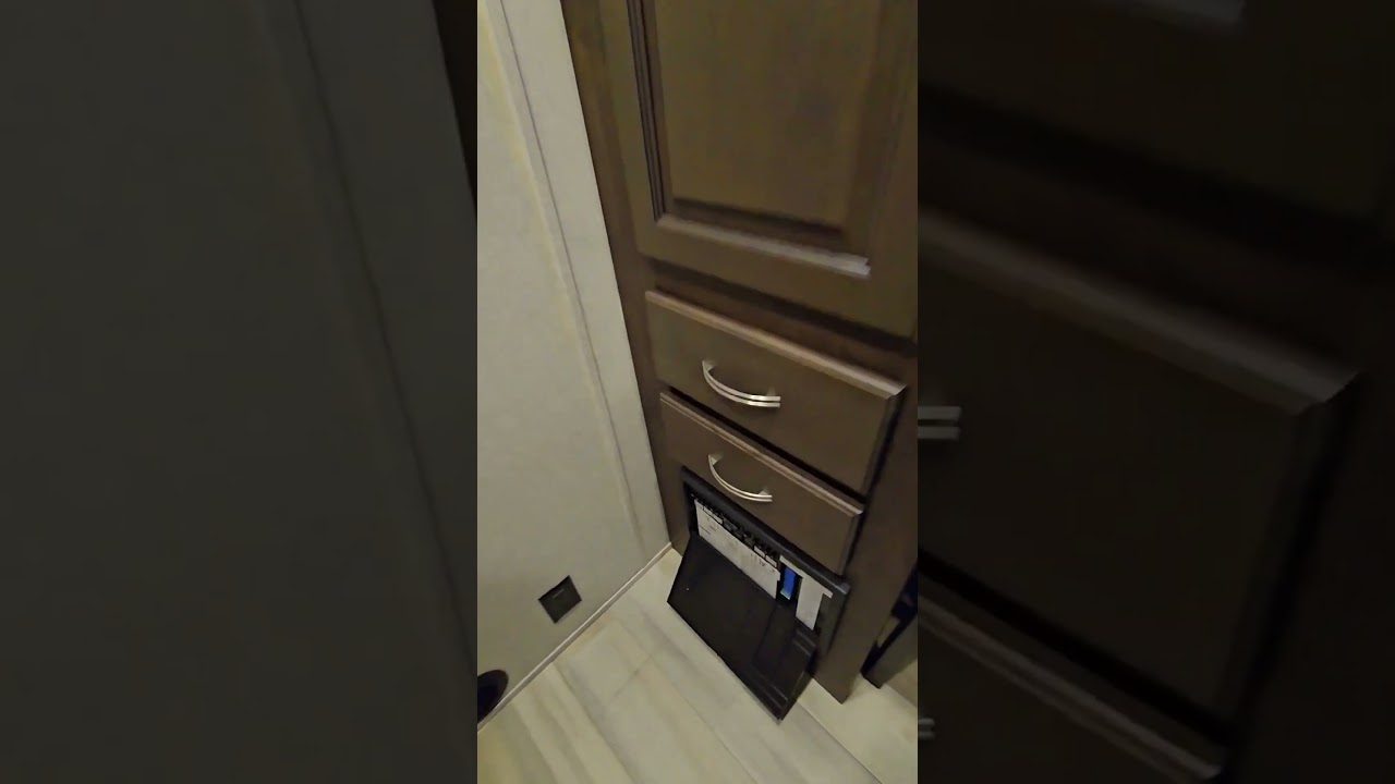 RV Lights Flickering? Check this first! #rv #fifthwheel #towing #recreationalvehicle #rvlife