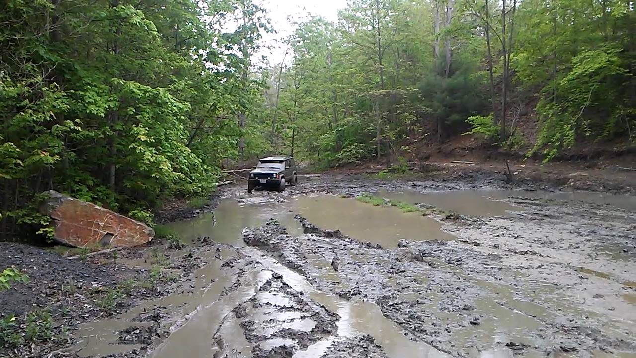 The wife in the mud at phoenix offroad park - YouTube