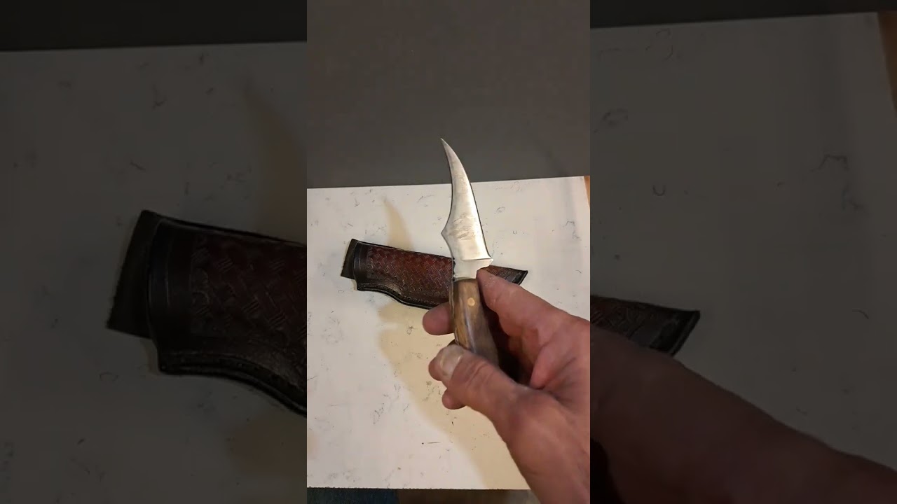 Kodiak  Edge  Skinner 3.45" 1095HC olivewood scales vine carved spine.