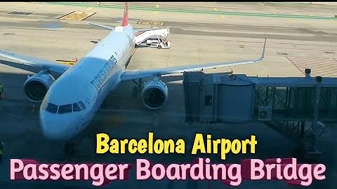 Passenger Boarding Bridge/Aircraft  Boarding Bridge/Barcelona Airport/Airplane Boarding Bridge/Spain