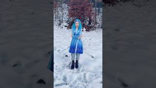 Thumbnail for Dodržela jsem slib a jela jsem na koncert v šatech, které jste mi vybrali!😅💙❄️ #frozen