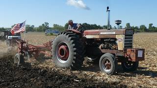 INTERNATIONAL 660 DIESEL Plowing