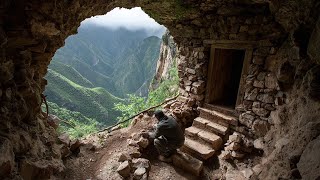 Solo Survival: Excavating A Secret Underground Home & Cooking A Warm Meal