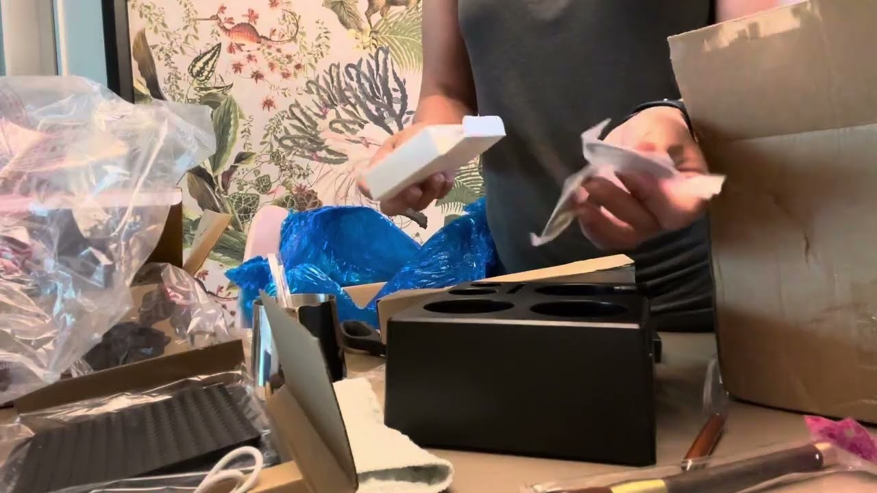 Распаковка кофемашины и некоторых инструментов для приготовления кофе ☕️