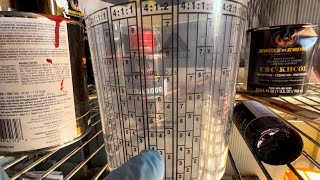 How to mix base coat paint using a measuring cup