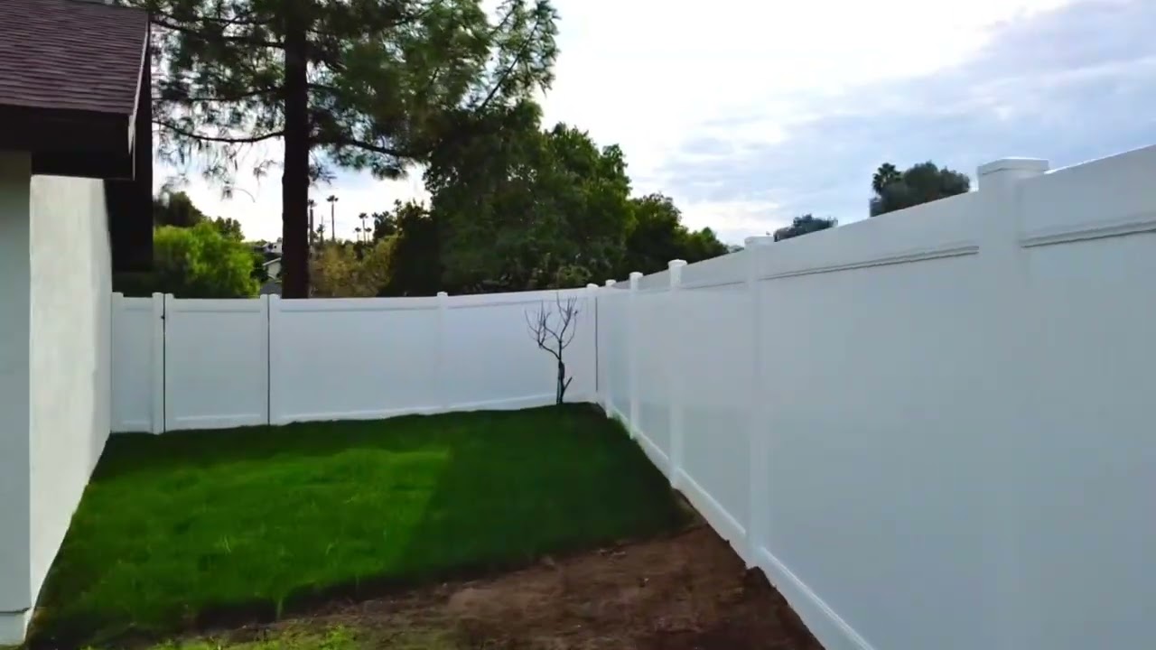 New Vinyl fence and Iron fence installed at this home in Temecula Ca.