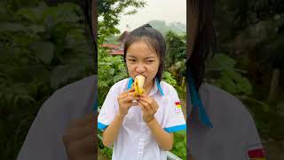 Homeless Girl Eats Banana For The First Time🍌 And Funny Ending😂🤣#Shorts #Funny #Lollipop Candy