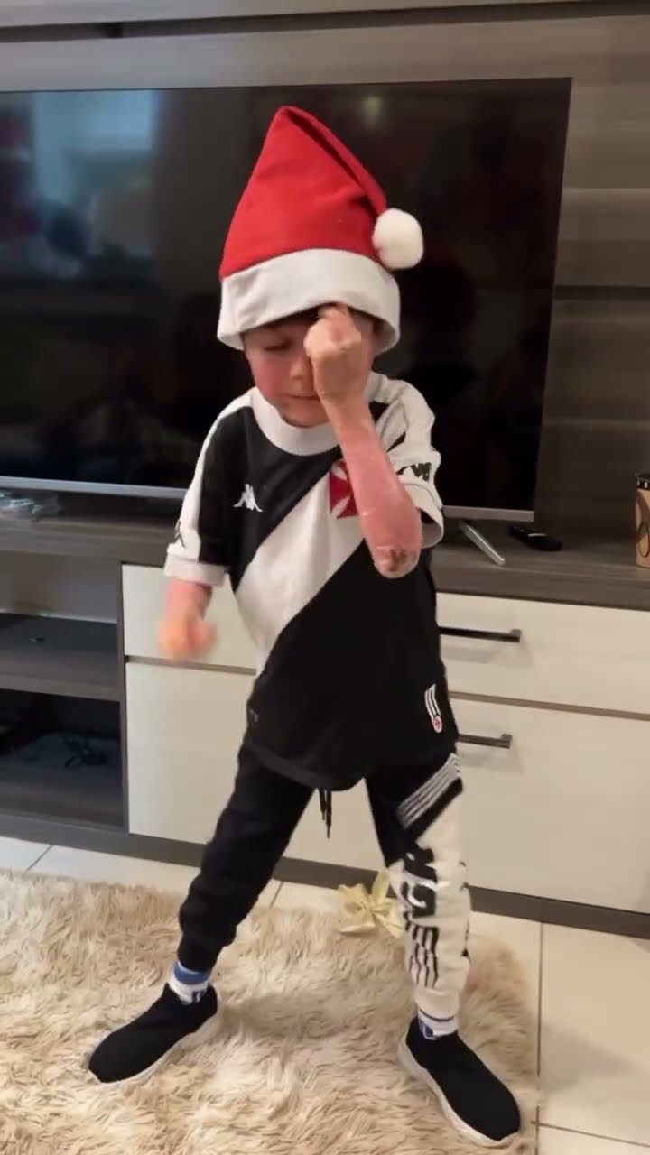 GUI E SEU MOLEJO NATALINO PASSANDO PRA TE DESEJAR UMA FELIZ VÉSPERA DE NATAL ?? #Gui #Natal