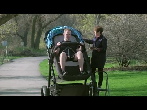 Videó: Modern Gyerekkocsik Akkumulátorokkal: Előnyök és Hátrányok