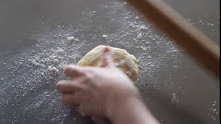 酥塔皮 - 敲麵團讓麵團變軟