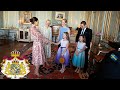 Kronprinsessan välkomnar 7-åriga Emilia till Kungliga slottet