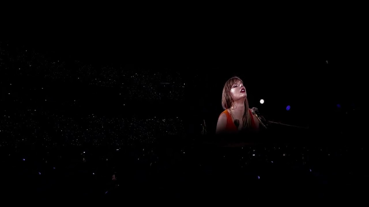 Taylor Swift - Red / Maroon - Warsaw N2