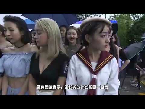 继吃热狗后，王思聪吃玉米又来了