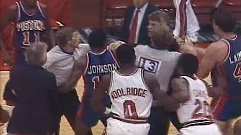 Laimbeer clobbers Jordan - Stan Albeck fights Chuck Daly. Ejections! | Pistons @ Bulls [10-26-1985]