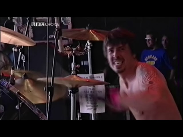 Queens of the Stone Age ft Dave Grohl - Song for the Dead u0026 Gonna Leave You (Glastonbury 2002) HD class=