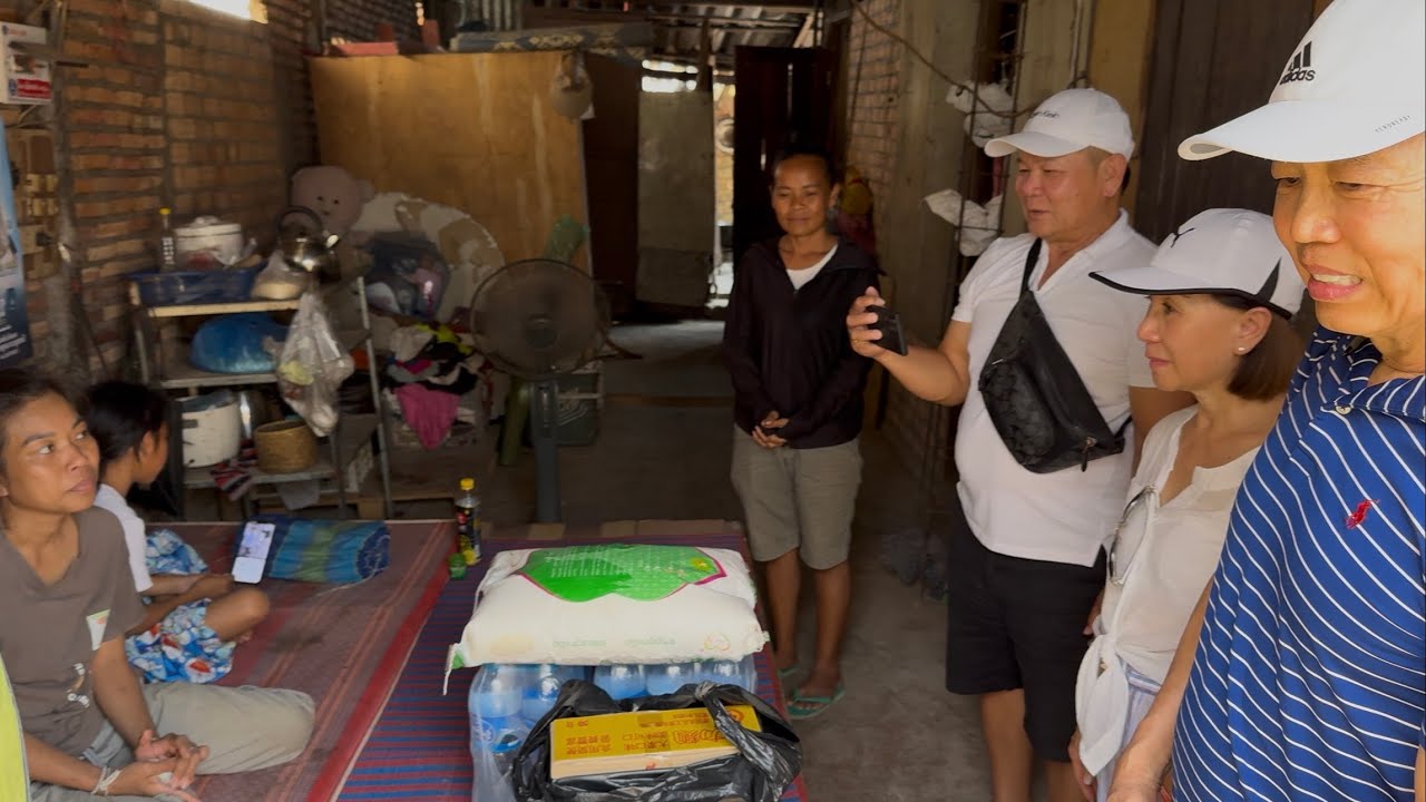 ຄົນໃຈບຸນ Bouakeo Dai from USA ມາແບ່ງປັນອາຫານເຄື່ອງໄຊ້ທີ່ຈໍາເປັນໄຫ້ຄອບຄົວທີ່ຂາດເຂີນ