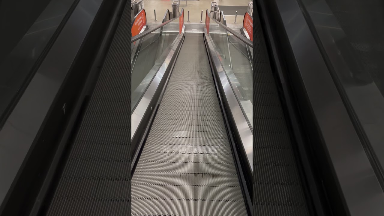 B&Q travelator #travelator #specialinterest #escalator