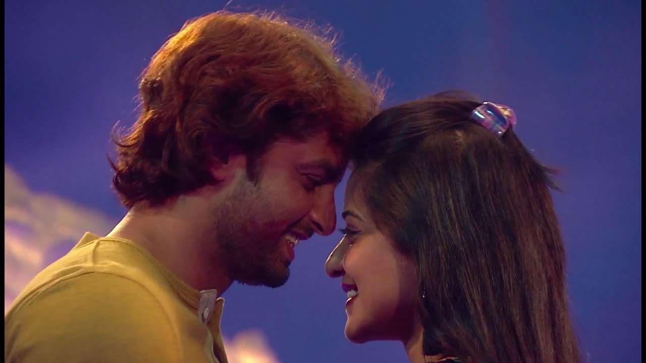 Amazing Surprise For Mona From Vikrant - Bigg Boss India - Big Brother Universe