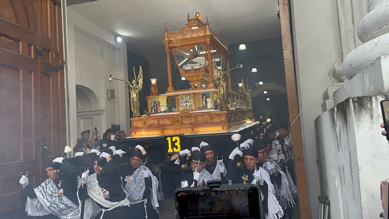 Así se vivió la salida del Santo Entierro en Catedral dé Sonsonate 2025