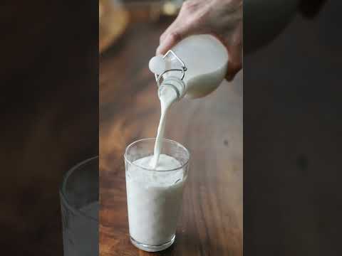¿Sabías que? Un vaso de leche caliente antes de dormir