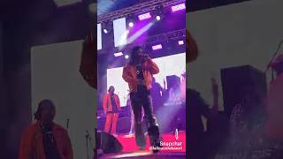 Wally B. Seck Fait Le Show Avec Son Groupe