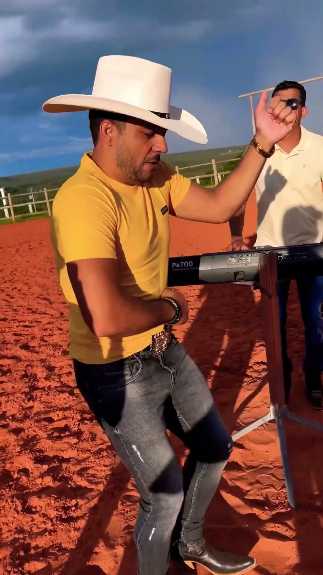 Forró do meu Goiás quem gosta tá comendo #boanoiteee #leãozinho #sertanejo