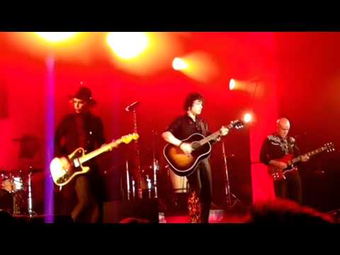 Los habitantes - Enrique Bunbury y Los Santos Inoc...