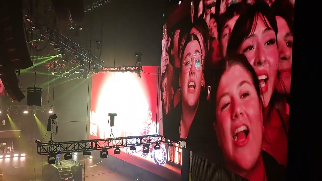 C.R.O - REINA (VIVO MOVISTAR ARENA 2025)