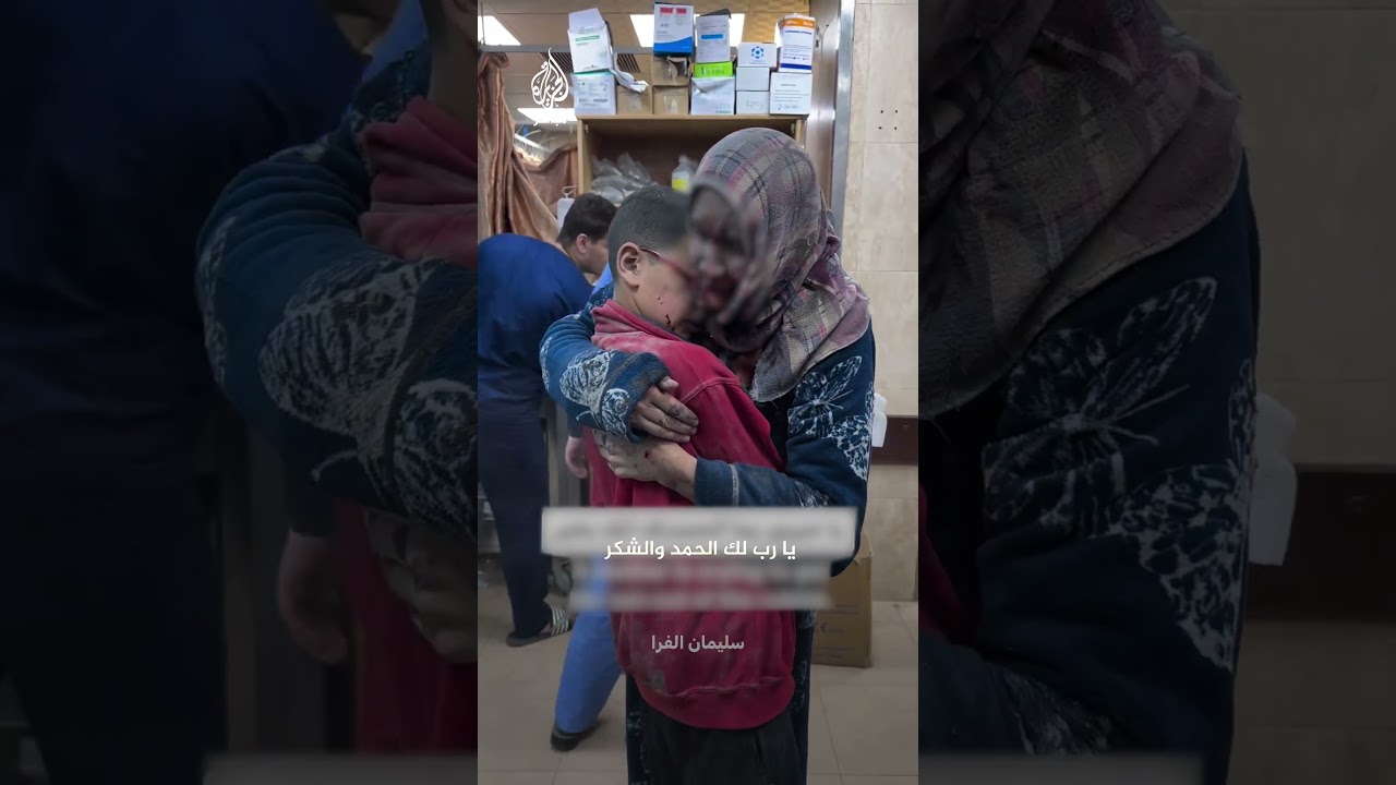 لم تكترث لما أصابها.. لقاء مؤثر بين أم وطفلها بعد إنقاذه من تحت أنقاض منزله المدمّر