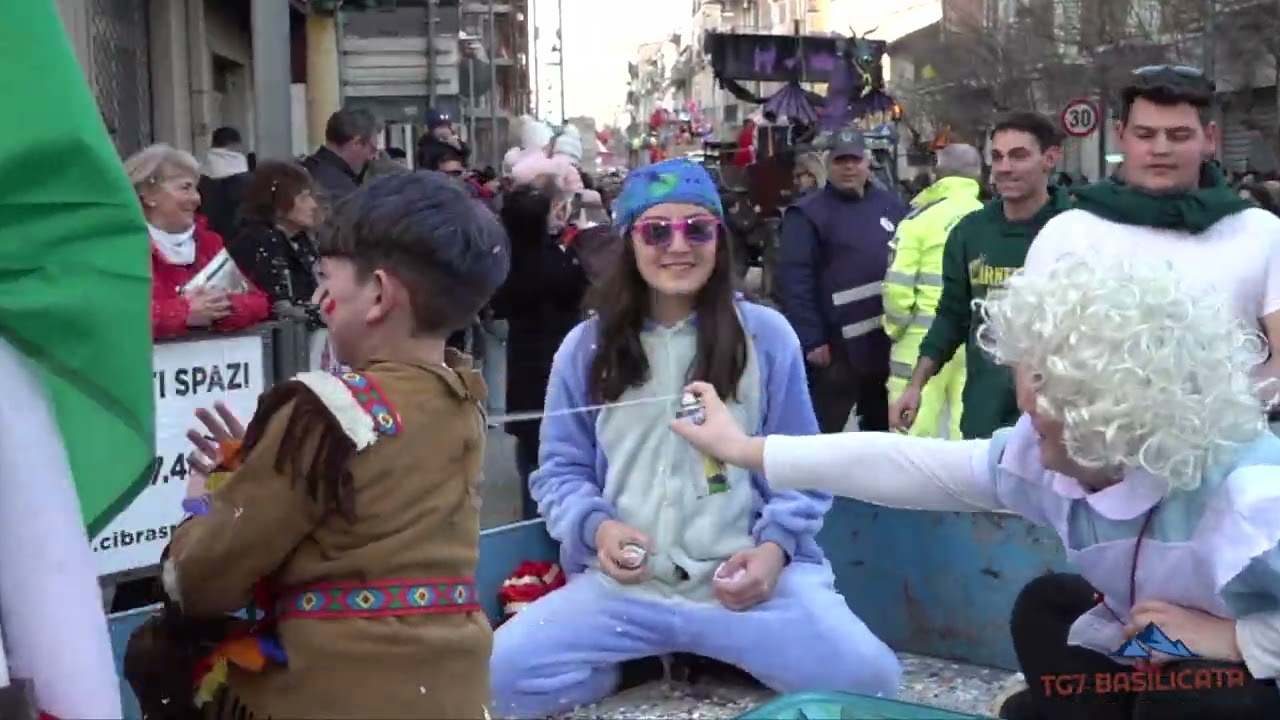 TG7 Basilicata Lavello. Le immagini più belle della Sfilata di domini, maschere e carri