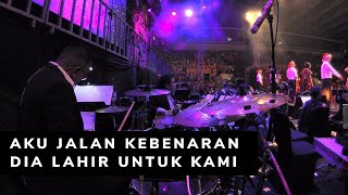 Download Lagu Eka Daniel - Aku Jalan Kebenaran \u0026 Dia Lahir Untuk Kami @ ISTORA SENAYAN MP3