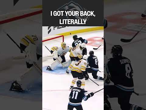 Backs against the GOAL 🚨