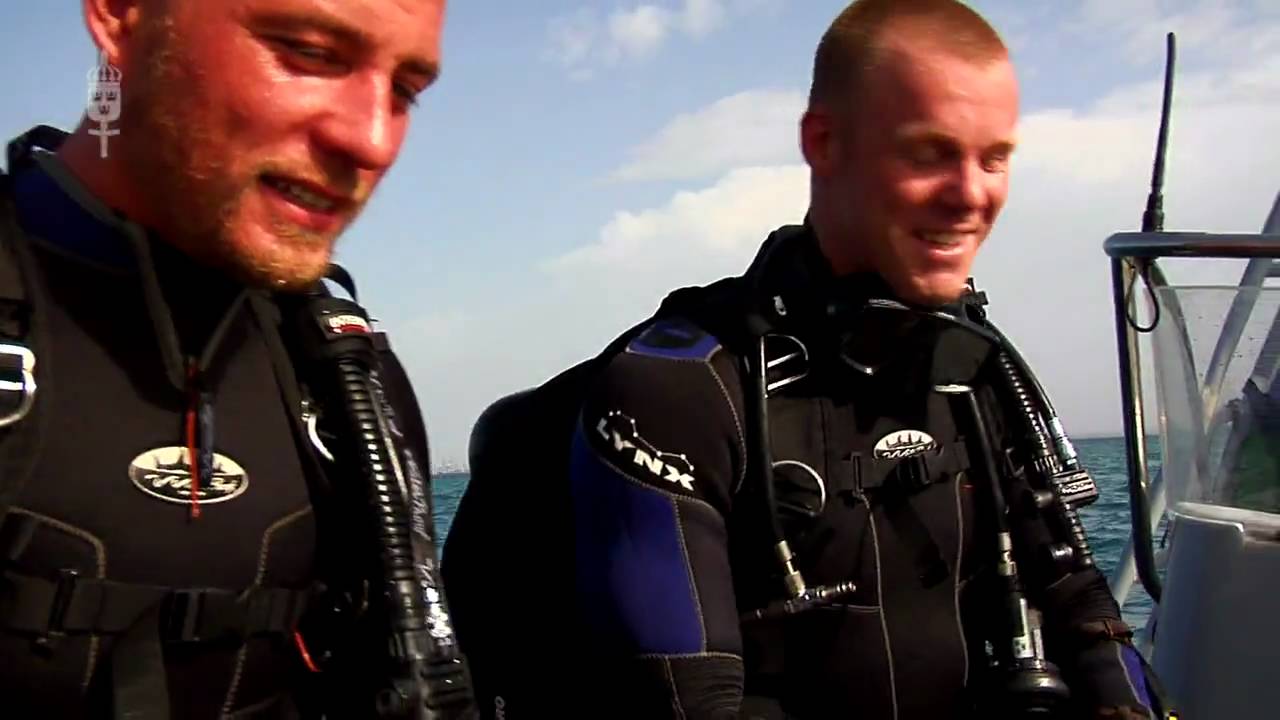 Arbetsdyk på örlogsfartyg - Diving on warship