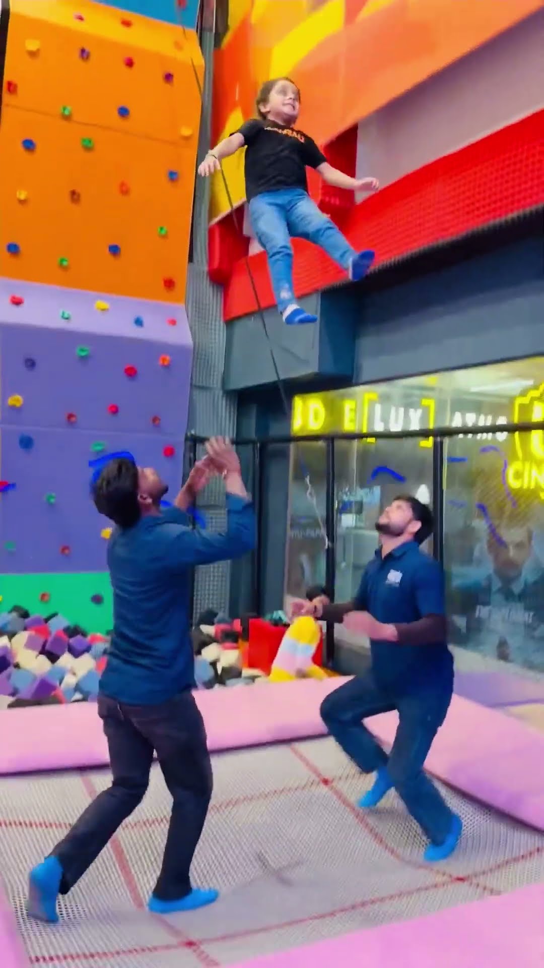 Tinku masti in trampoline ???